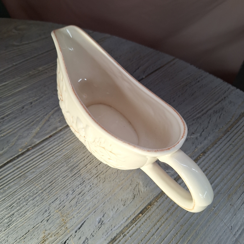 Vintage Collectible Victoria Pottery Gravy Boat Embossed Oak Leaf & Acorn Design - Picture 4 of 9